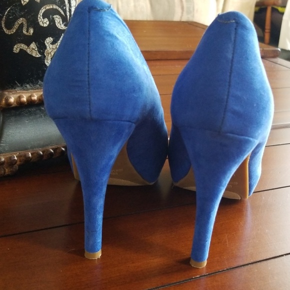 NINE & CO. 💙 HEELS - Picture 3 of 8